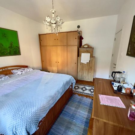 Convini Bed & Bathroom Homestay Priştine Dış mekan fotoğraf