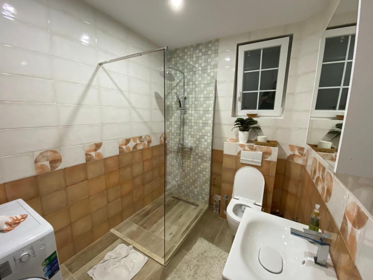 Convini Bed & Bathroom Homestay Priştine Dış mekan fotoğraf